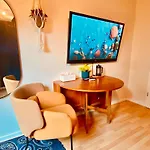 Modernes Ruhiges Zimmer Mit Ausblick Ins Gruene