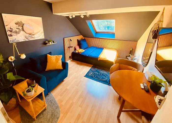 Modernes Ruhiges Zimmer Mit Ausblick Ins Gruene
